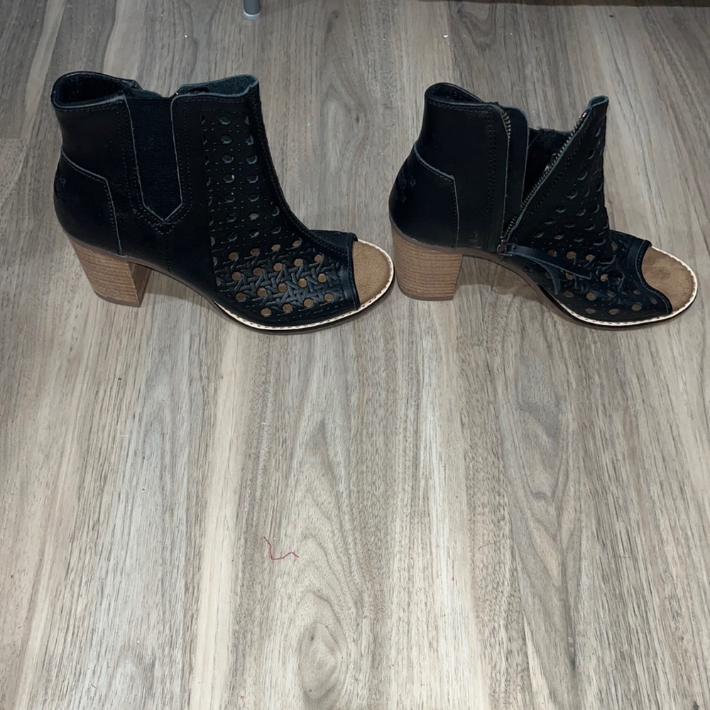 Toms shoes